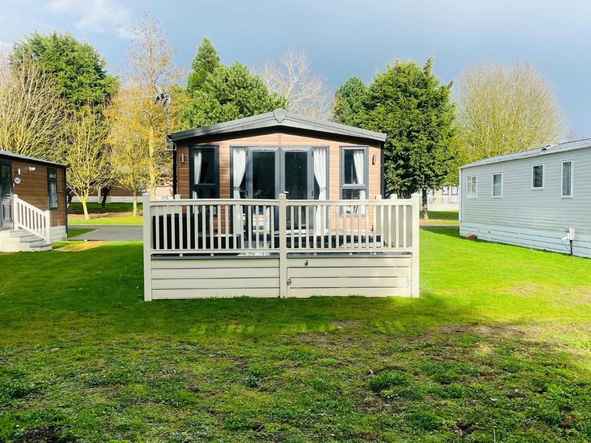 Buttermere Lodge With Hot Tub Barmby on the Moor Exterior foto